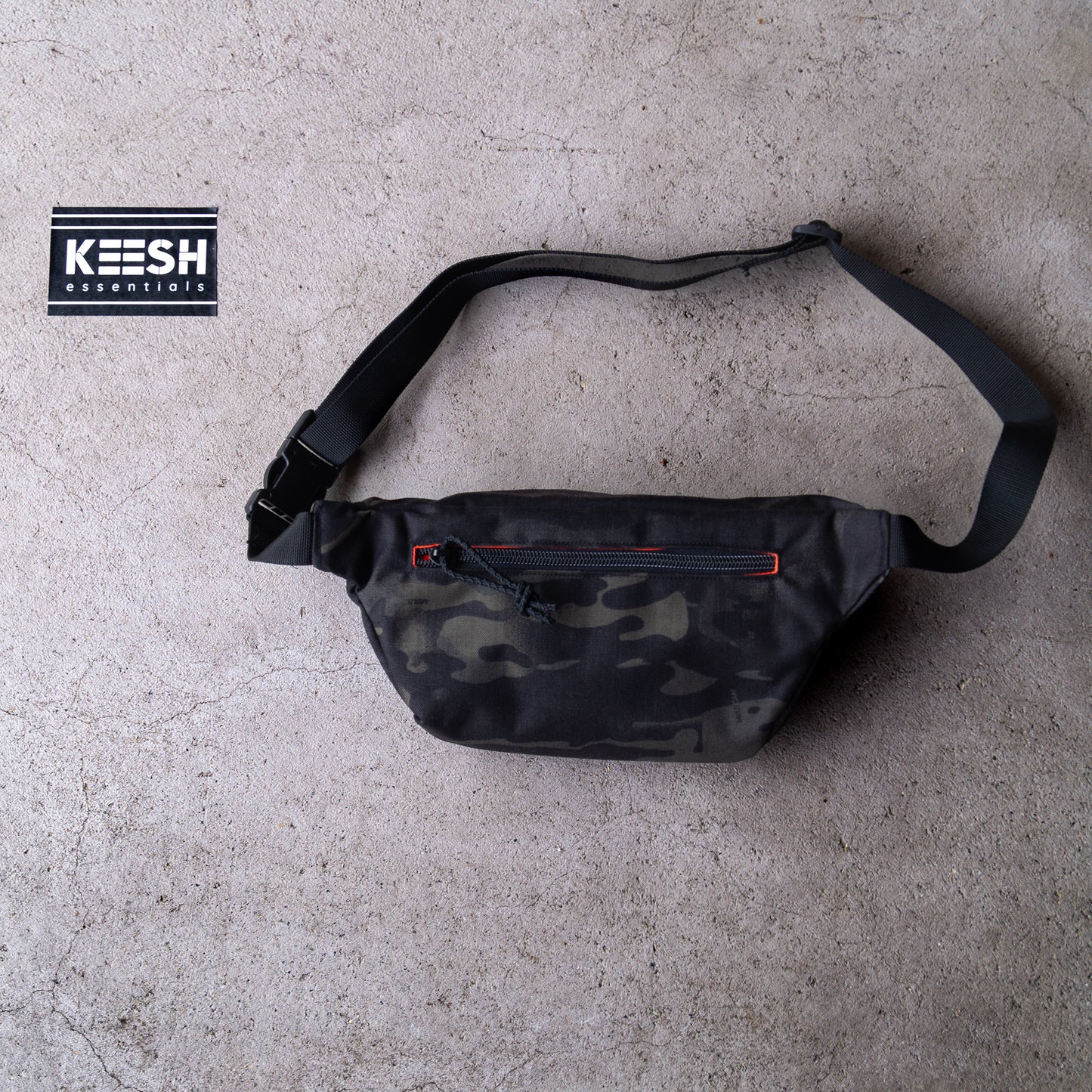 Handgemachte taktische Bauchtasche in Multicam® Black - Crossbody Bag für EDC, Outdoor und Airsoft