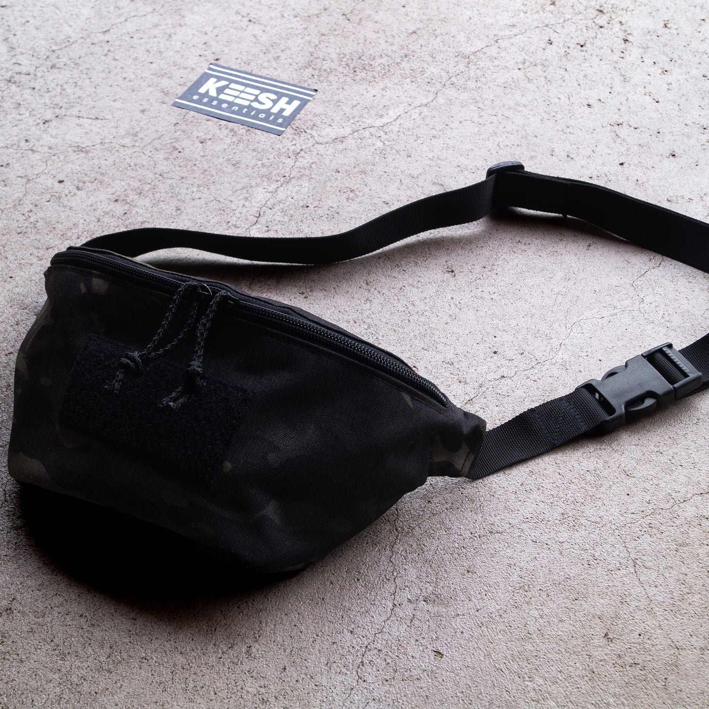 Handgemachte taktische Bauchtasche in Multicam® Black - Crossbody Bag für EDC, Outdoor und Airsoft