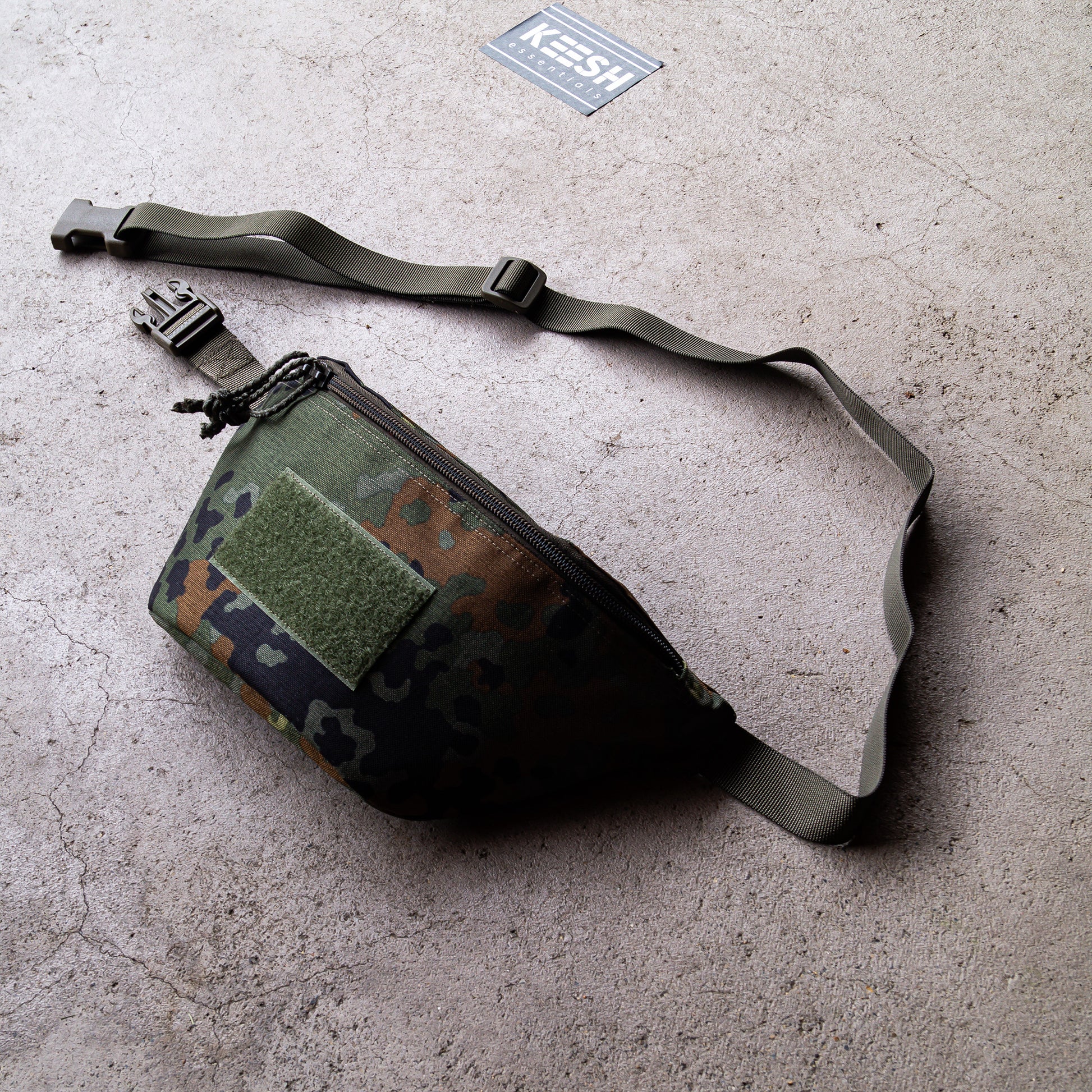 Handgemachte taktische Bauchtasche in Flecktarn - Crossbody Bag für EDC, Outdoor und Airsoft