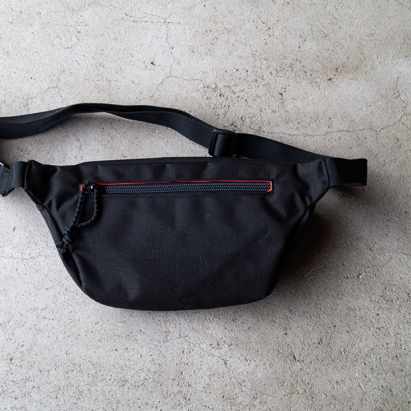 Handgemachte taktische Bauchtasche in Schwarz - Crossbody Bag für EDC, Outdoor und Airsoft