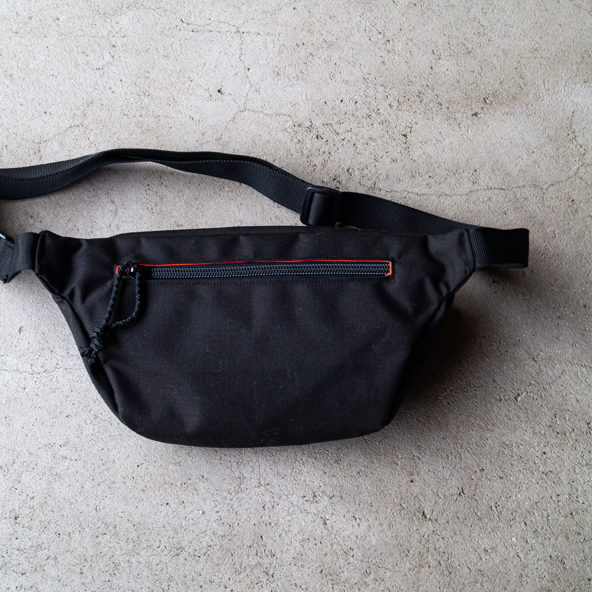 Handgemachte taktische Bauchtasche in Schwarz - Crossbody Bag für EDC, Outdoor und Airsoft