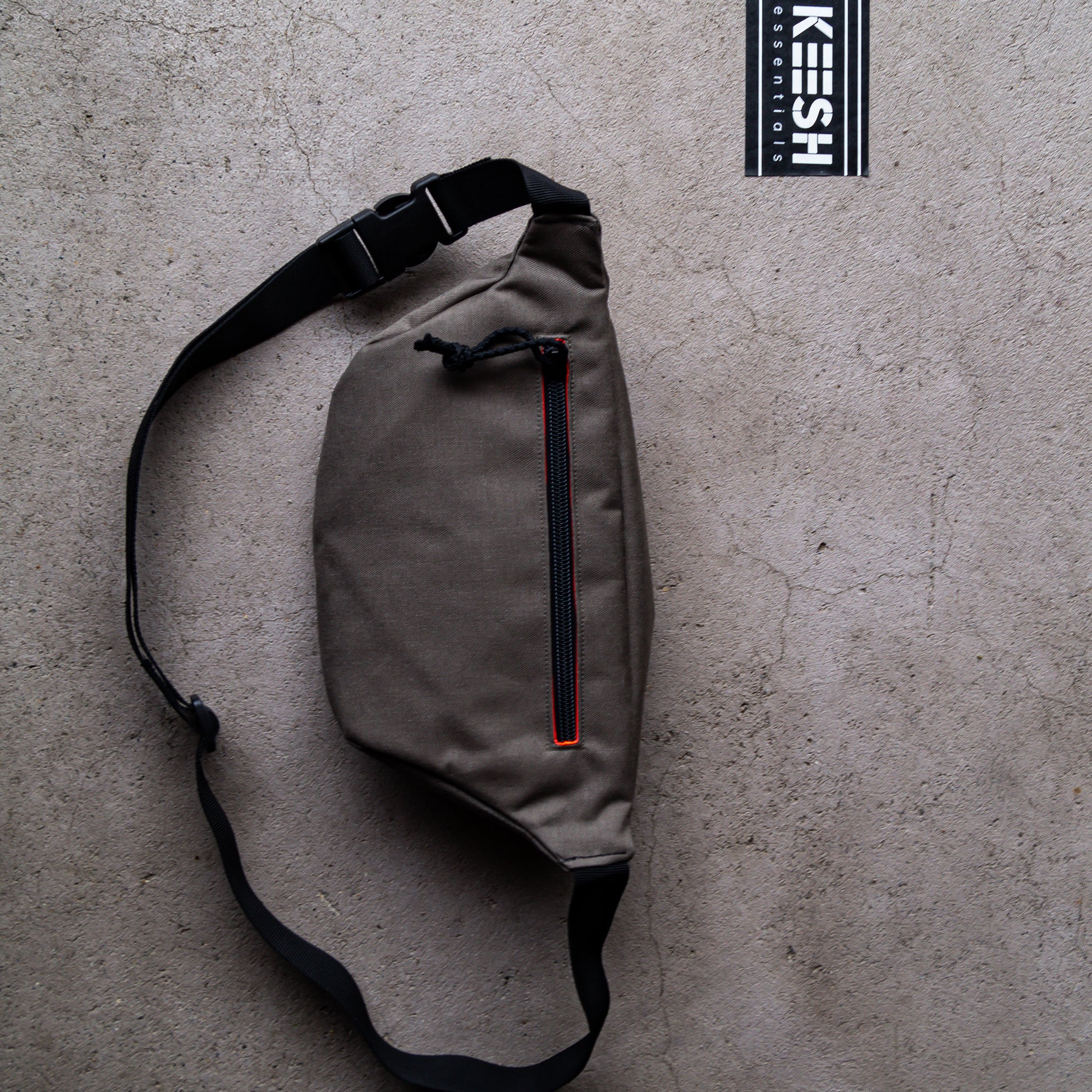 Handgemachte taktische Bauchtasche in Steingrau-Oliv - Crossbody Bag für EDC, Outdoor und Airsoft