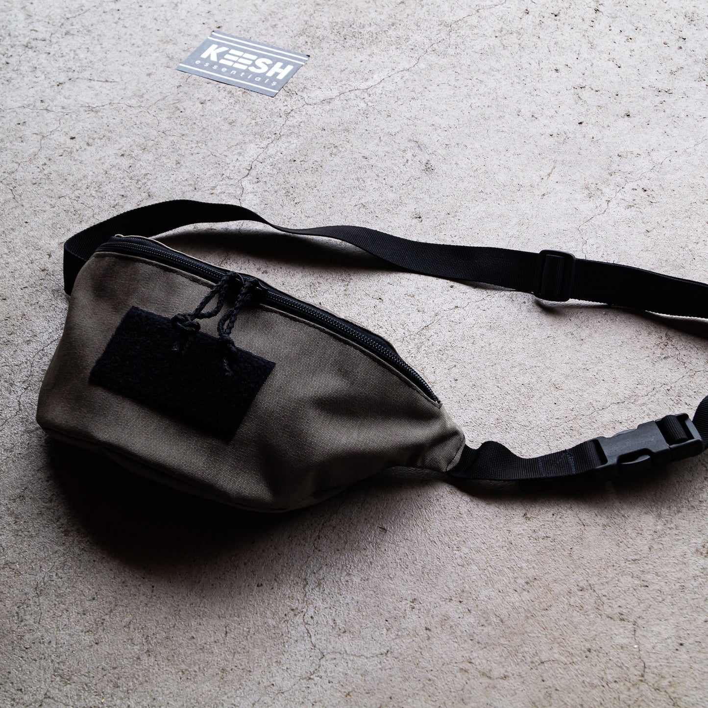 Handgemachte taktische Bauchtasche in Steingrau-Oliv - Crossbody Bag für EDC, Outdoor und Airsoft