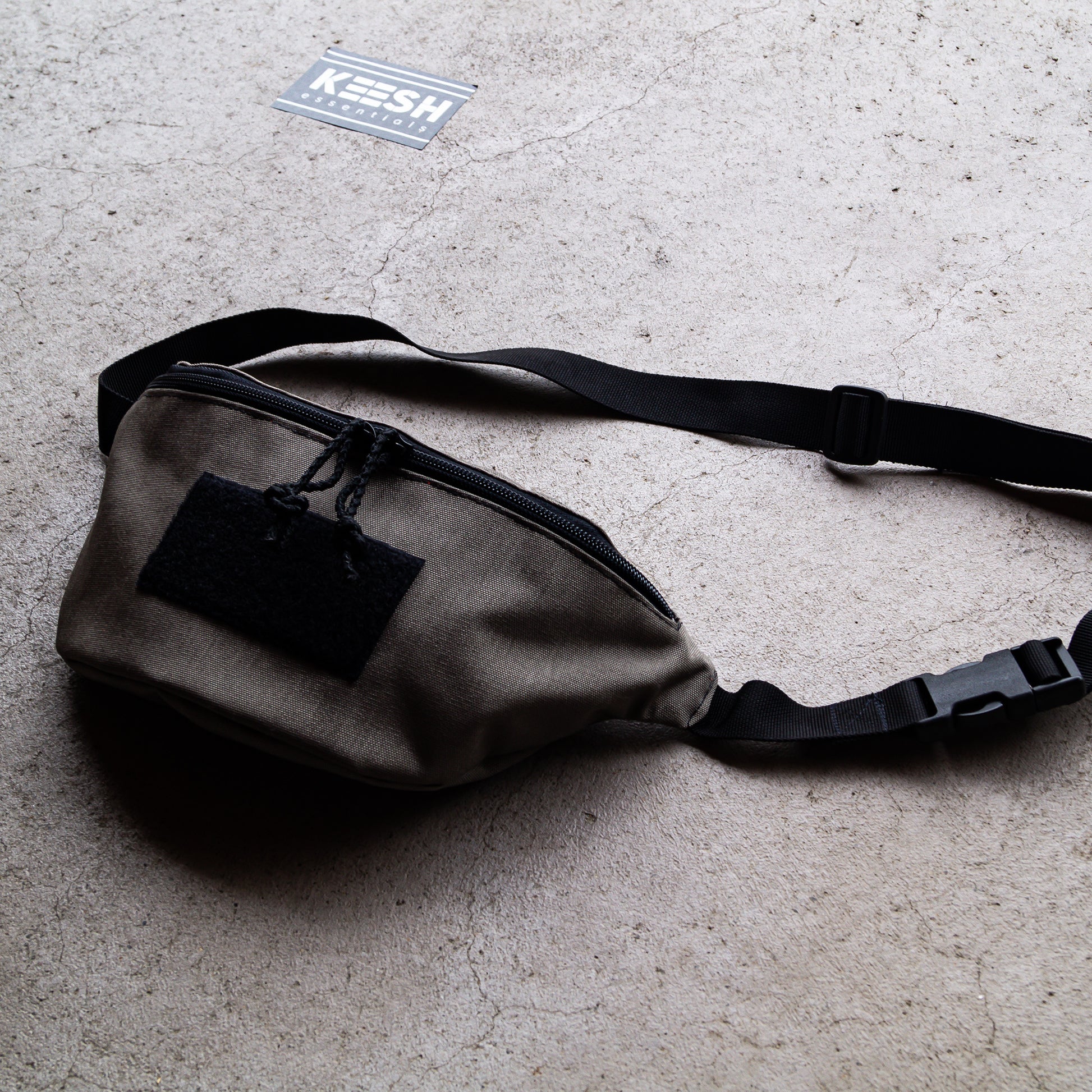 Handgemachte taktische Bauchtasche in Steingrau-Oliv - Crossbody Bag für EDC, Outdoor und Airsoft